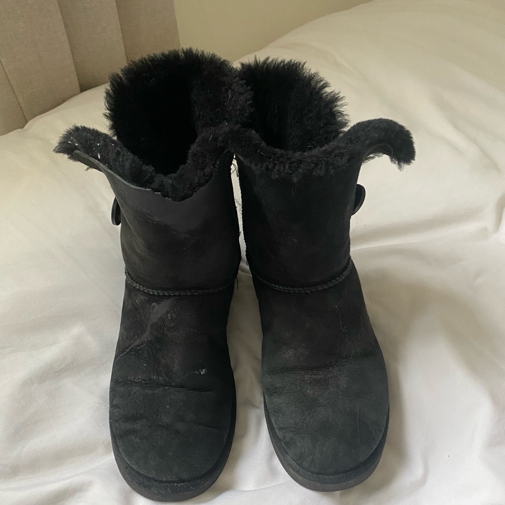 Black Bailey button Uggs size 10